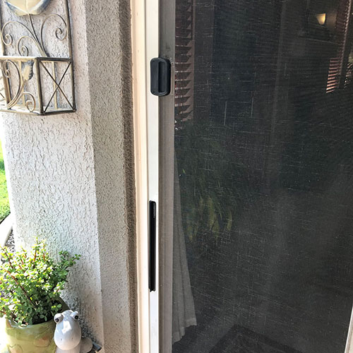 screen-door-grabber-installed